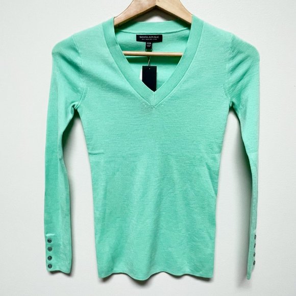 Banana Republic Sweaters - BANANA REPUBLIC 100% Merino Wool V-Neck Sweater Women's Size XXS
